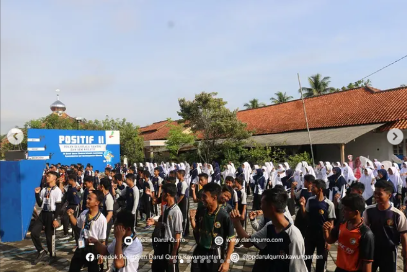 Meriah! Upacara Pembukaan POSITIF 2025 di Pondok Pesantren Darul Qurro Kawunganten